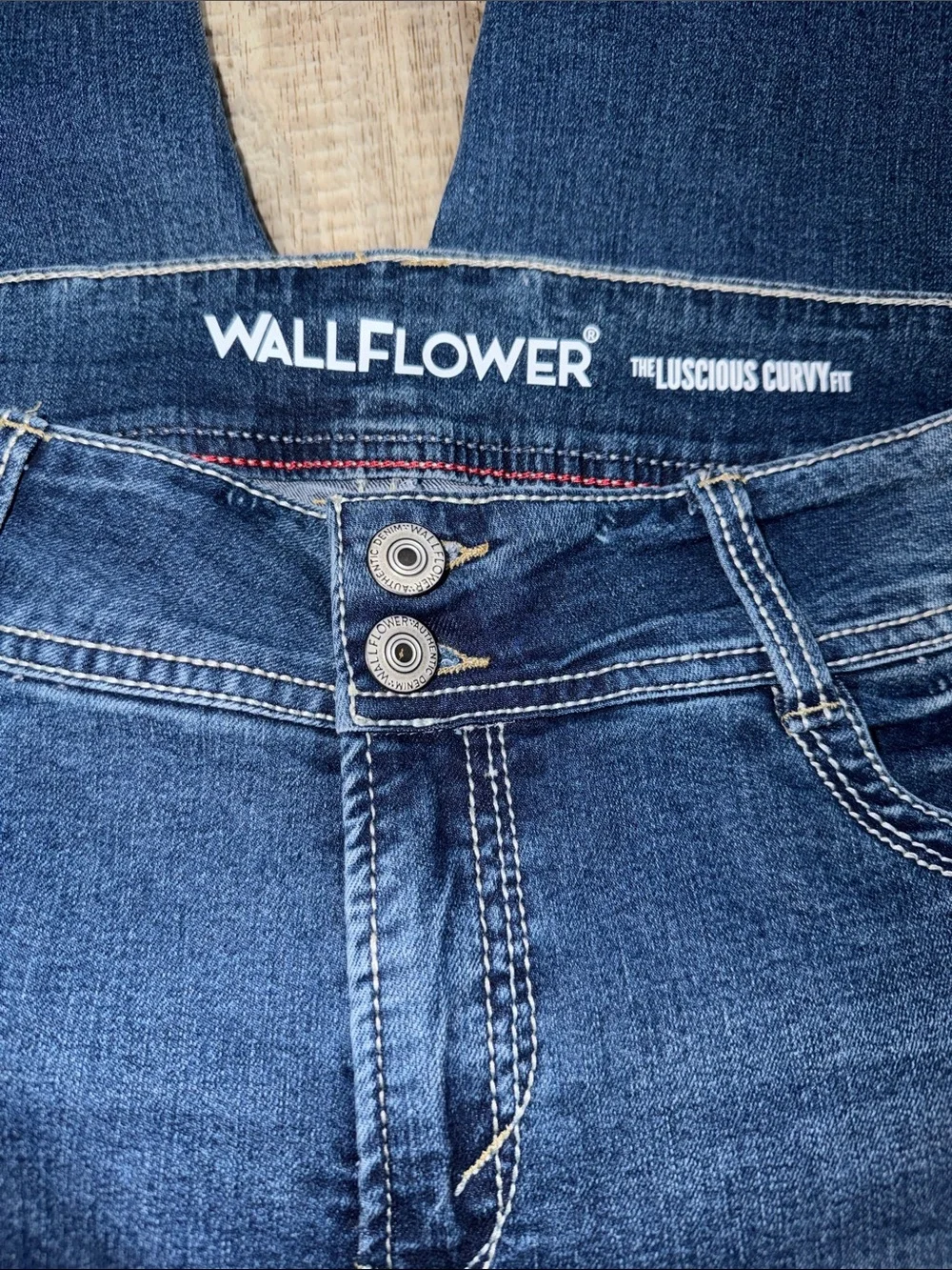 WALLFLOWER Lucious Curvy fit women’s jeans size 14